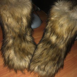 CUTE FUR BOOTS! Women’s